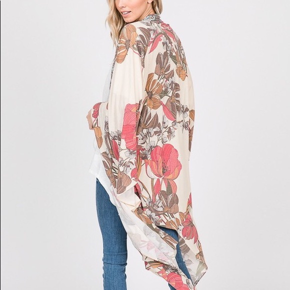 ⭐️FLORAL KIMONO⭐️ - Picture 2 of 5